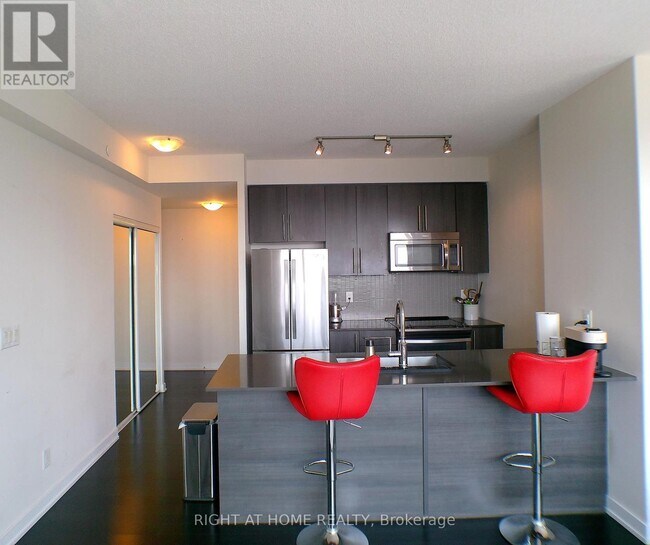 Building Photo - 510 Curran Place