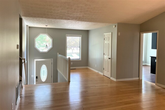 Building Photo - 2417 Broward Dr NE