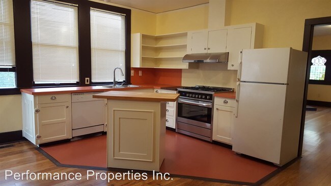 Foto del edificio - 2456-2462 SE Tamarack Ave