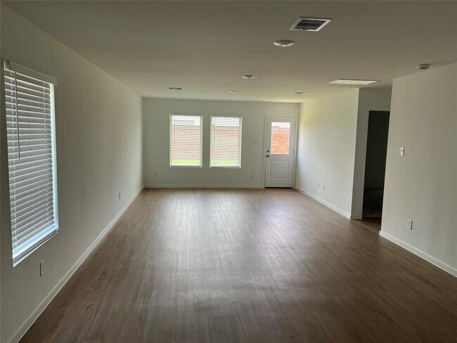 Building Photo - 3037 Pensacola Dr