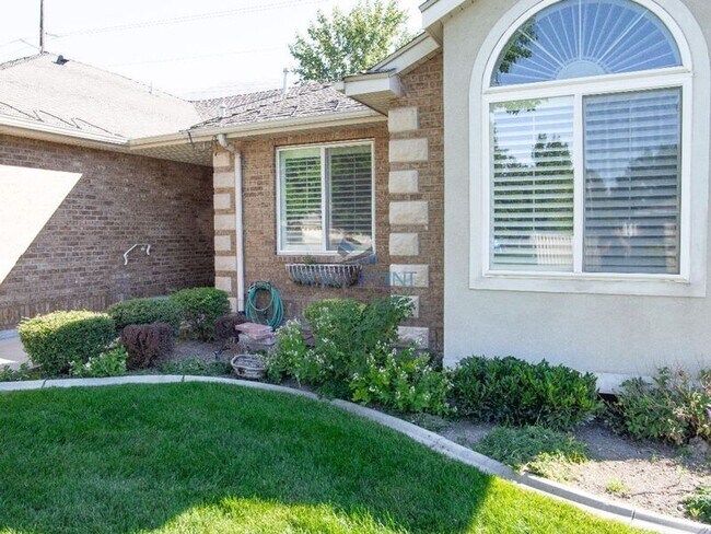 Building Photo - 107 Woodside Dr