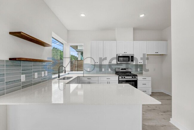 Foto del edificio - 2000 Riverside Farms Rd