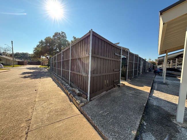 Foto del edificio - 9461 Timberleaf Dr