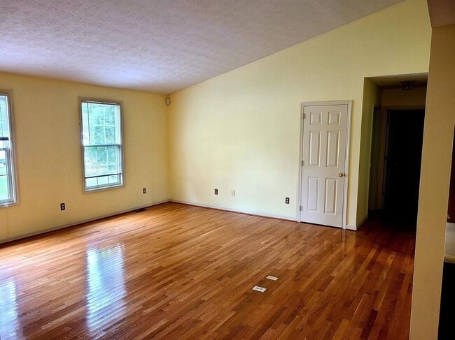 Building Photo - 168 Saratoga Cir