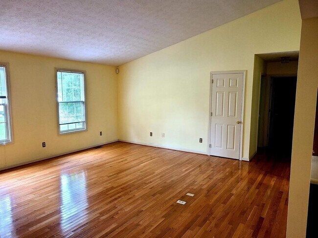 Foto del edificio - 168 Saratoga Cir