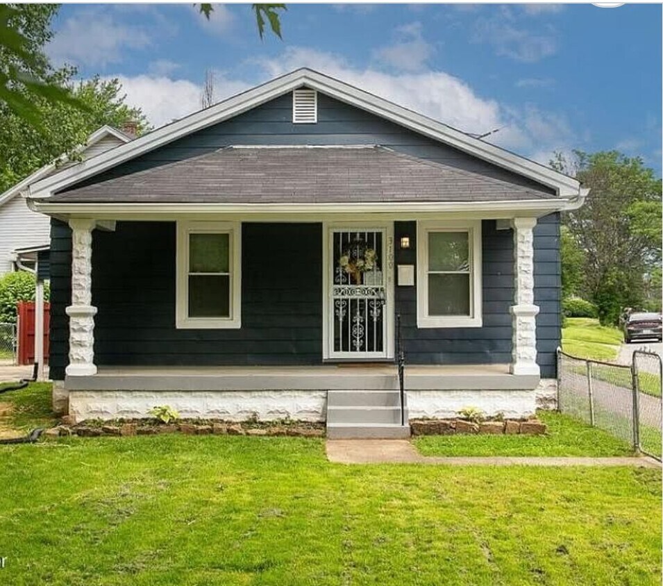 Primary Photo - 3100 Montana Ave