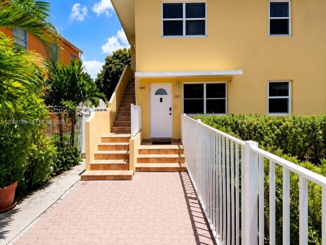 Foto del edificio - 985 SW 10th St
