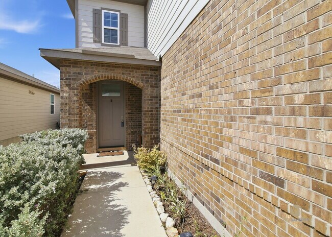 Foto del edificio - Modern 2023-Built Home | Community Pool, EV Charging & Appliances Included!