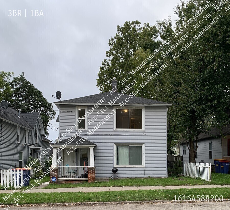 Primary Photo - NE 3 bedroom upstairs apartment on College