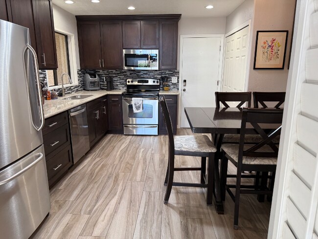 Foto del edificio - 2642 N 62nd St