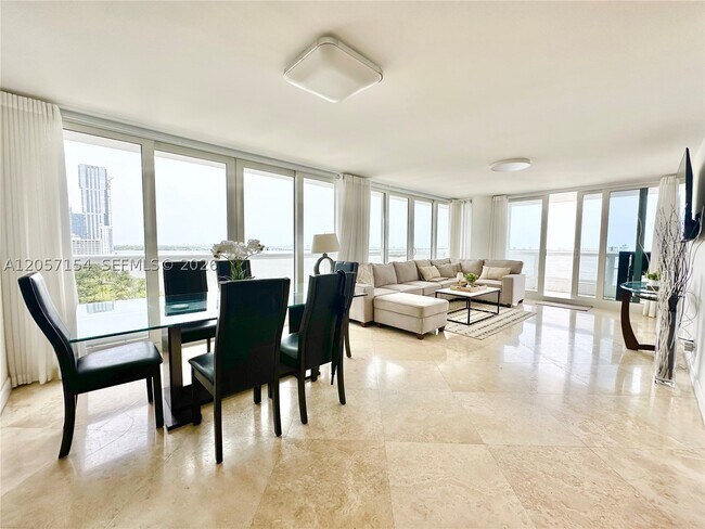 Building Photo - 1717 N Bayshore Dr
