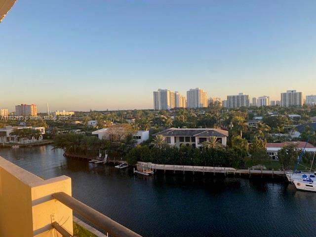 Foto del edificio - 401 Golden Isles Dr