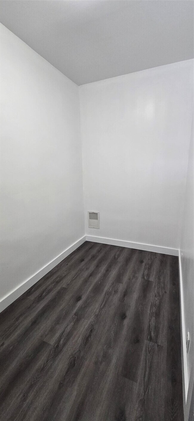 Foto del edificio - 1135 E 15th St
