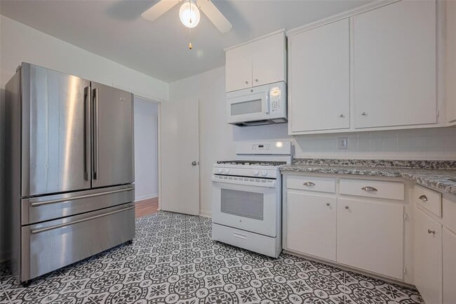 Building Photo - 5513 Fairdale Ln