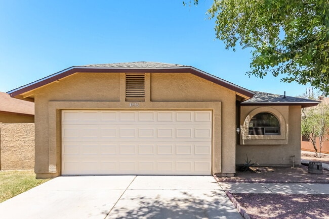 Building Photo - 8938 N 64th Ln