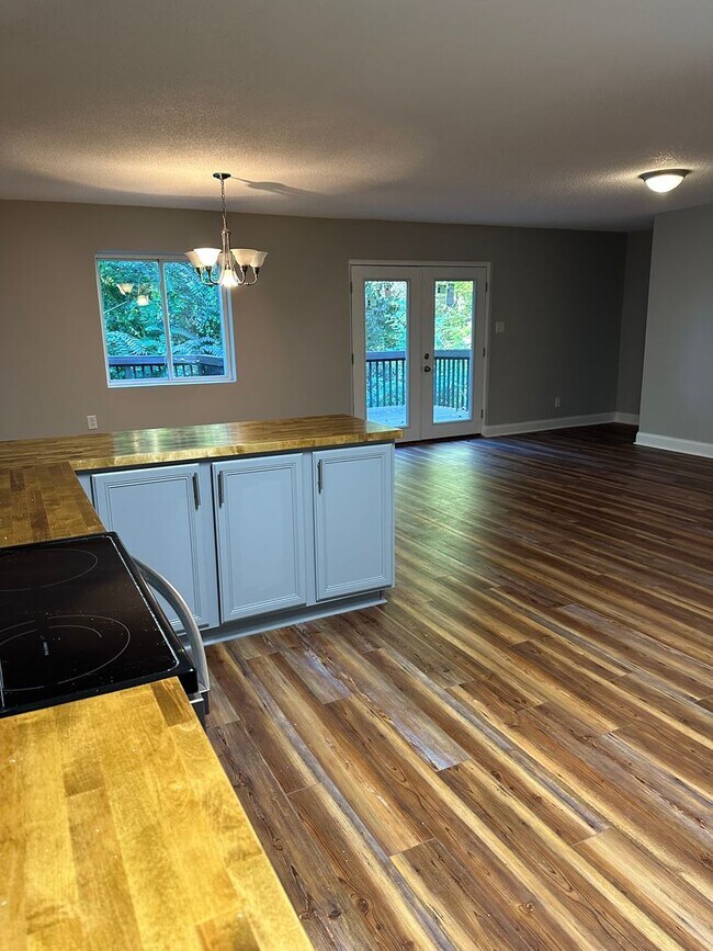 Foto del edificio - Recently Updated 4Bdrm/2bath home!