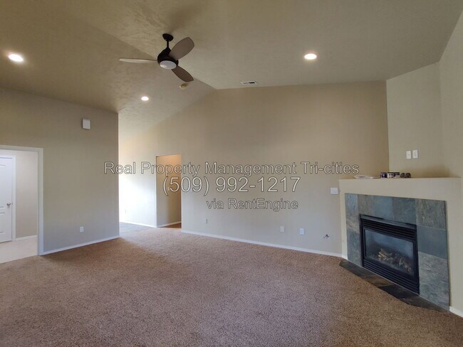 Foto del edificio - 2667 Torrey Pines Way