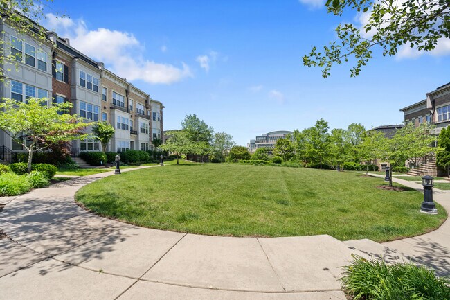 Building Photo - 500 Overlook Park Dr