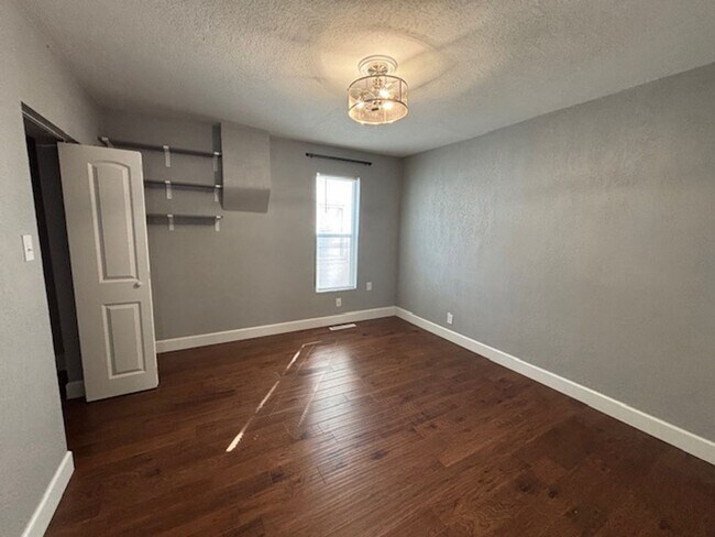 Foto del edificio - Adorable 4 Bedroom 2 Bathroom Single Famil...