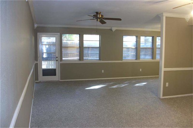 Building Photo - 2124 Casa Rio Cir