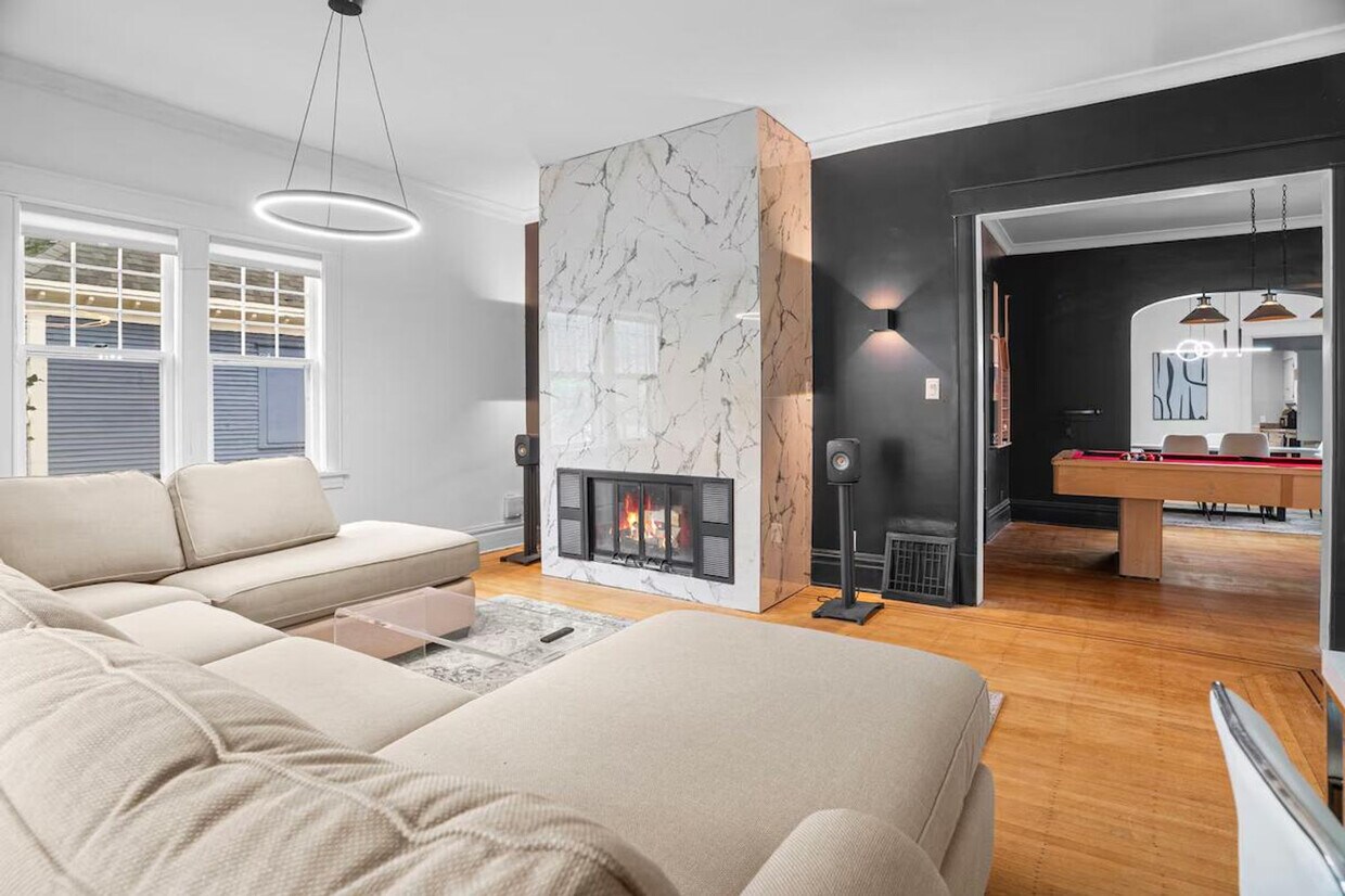 Primary Photo - 1115 W 31st St