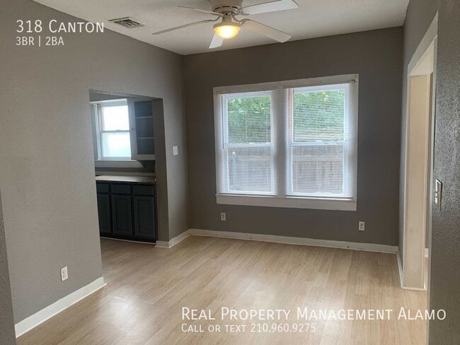 Building Photo - AMAZING Three Bedroom Two Bath Home Near D...