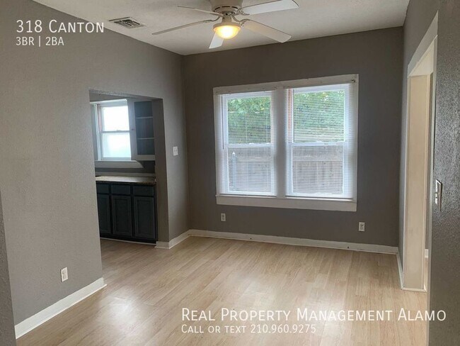 Foto del edificio - AMAZING Three Bedroom Two Bath Home Near D...