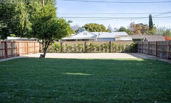 Building Photo - 710 N Parish Pl