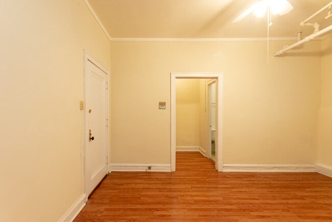 Building Photo - 2825 N Burling St