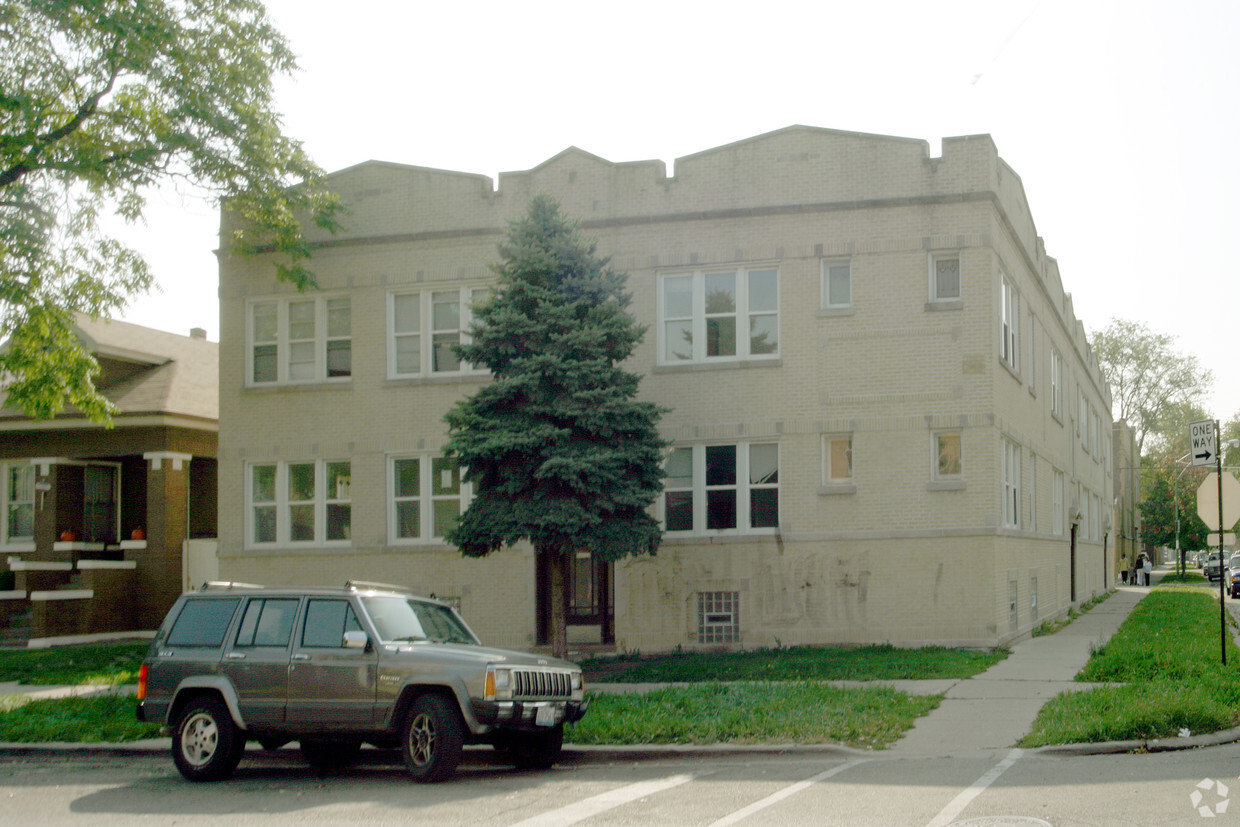 Foto principal - 5057-5059 W Altgeld St