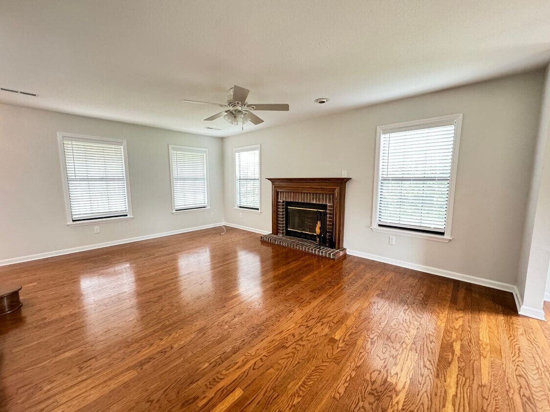 Foto del edificio - Friendsville 37737 - 3 bedroom, 2.5 bath home - Contact Jackie Mills (865) 748-2851