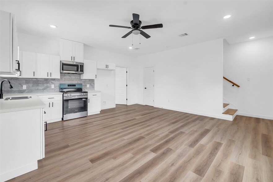 Foto principal - 9818 Sandra St