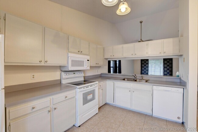 Foto del edificio - 499 Hardwood Pl