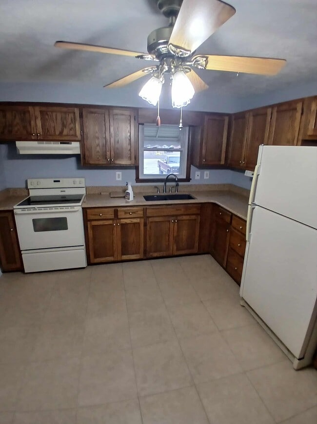 Photo - 1159 S Main St (Martinsville, IN) House