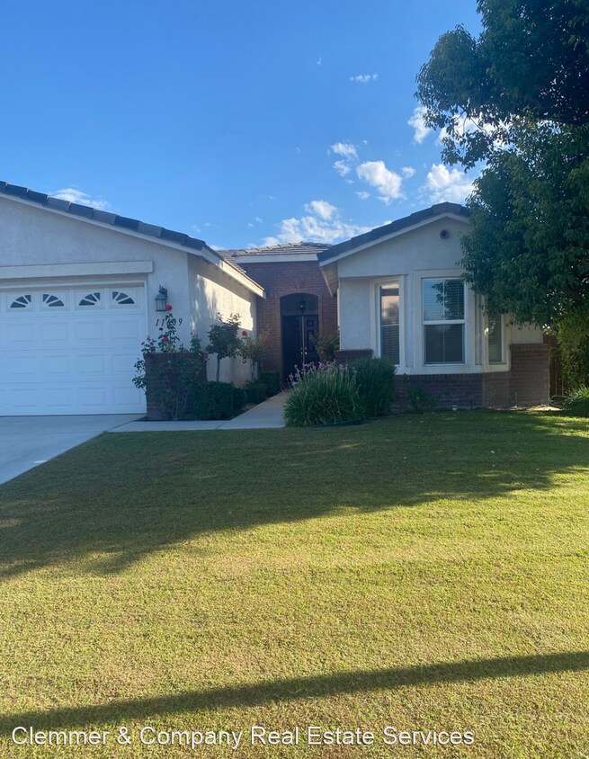 Foto principal - 3 br, 2 bath House - 11609 Privet Place