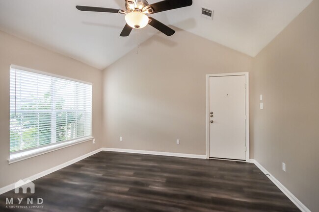 Foto del edificio - 126 Kellyn Oaks Dr