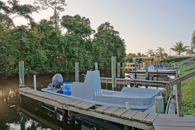 Building Photo - 456 Robalo Ct