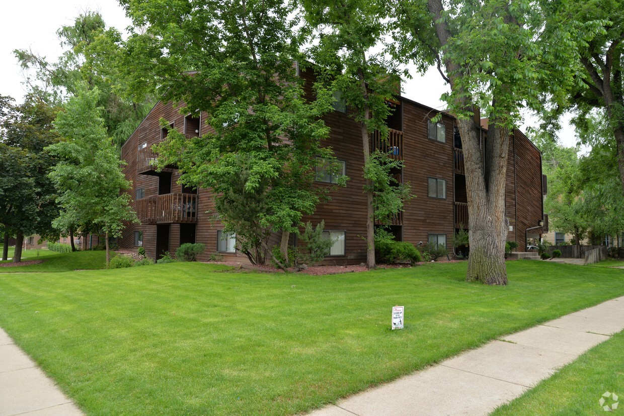 Primary Photo - South Street Apartments