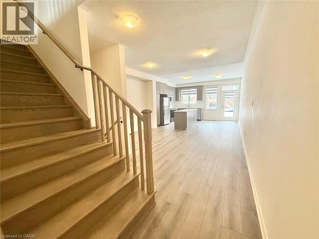 Building Photo - 21 Gledhill Crescent