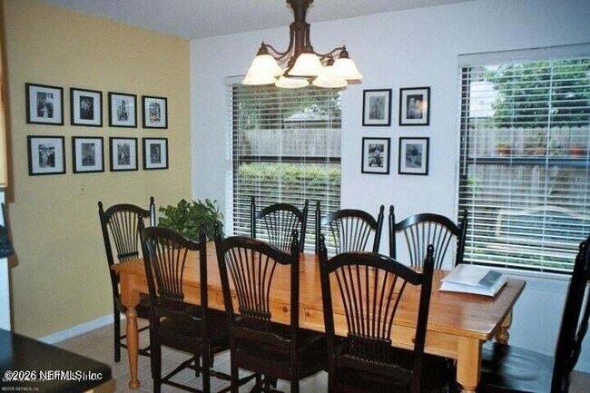 Foto del edificio - 1841 Twelve Oaks Ln E