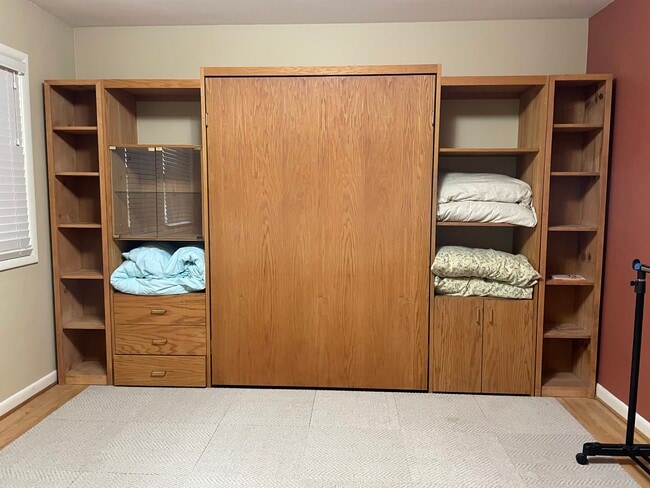 Murphy bed up - 3433 NE Cadet Ave
