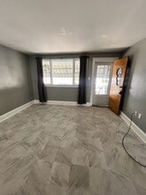 Building Photo - 239 Poplar St