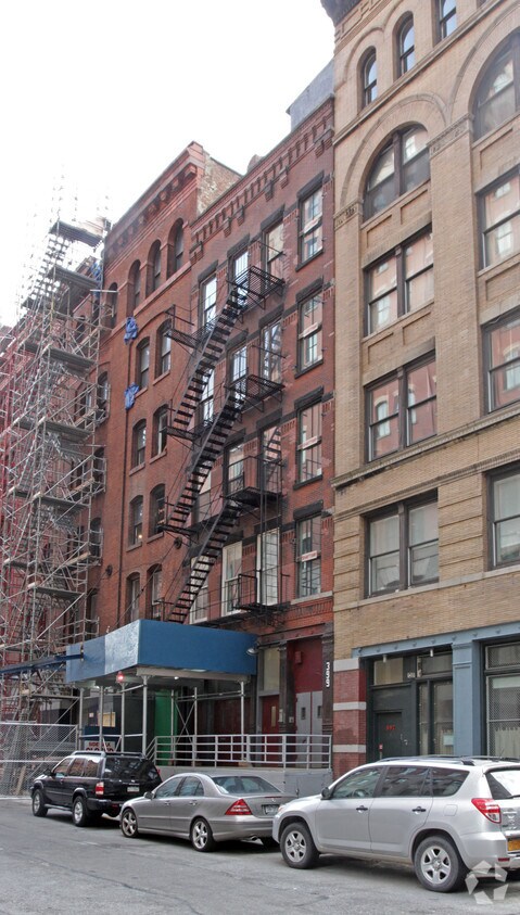 Primary Photo - 399 Washington St