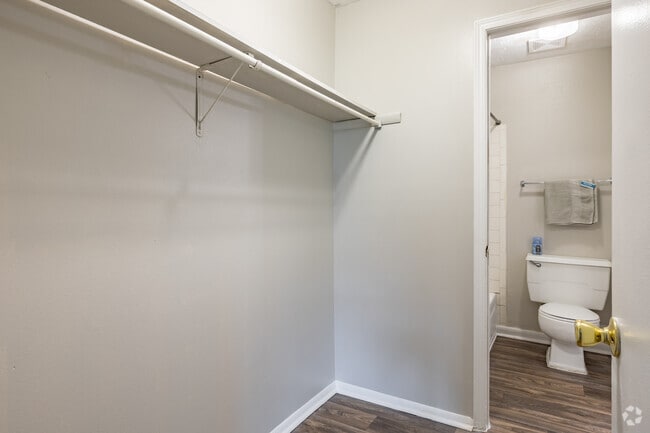 1BR, 1BA - 736SF - The Lodge Apartments