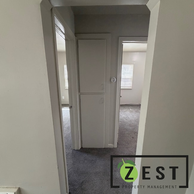 Building Photo - Gorgeous 2 BED 1 BATH