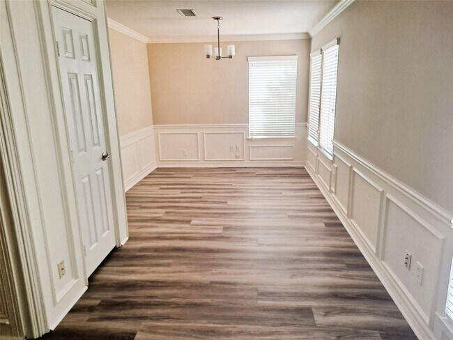 Foto del edificio - 3206 River Valley Dr