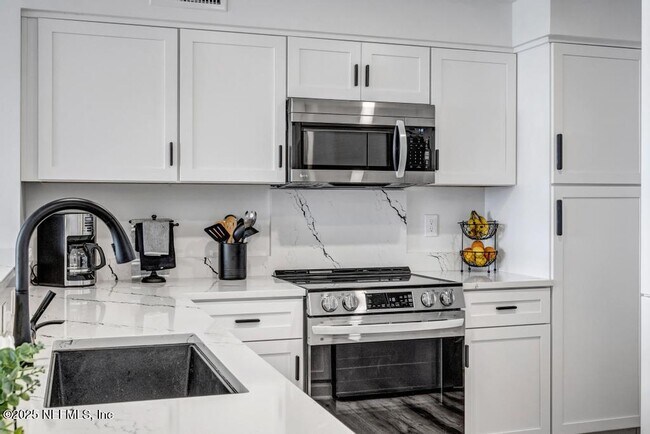 Foto del edificio - 2100 Ocean Dr S