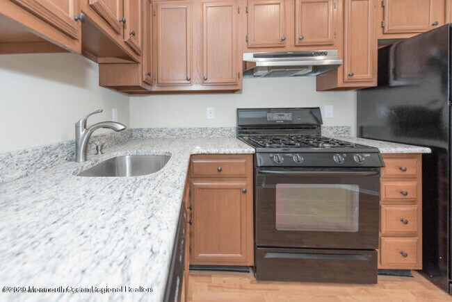 Building Photo - 406 Brookview Ct