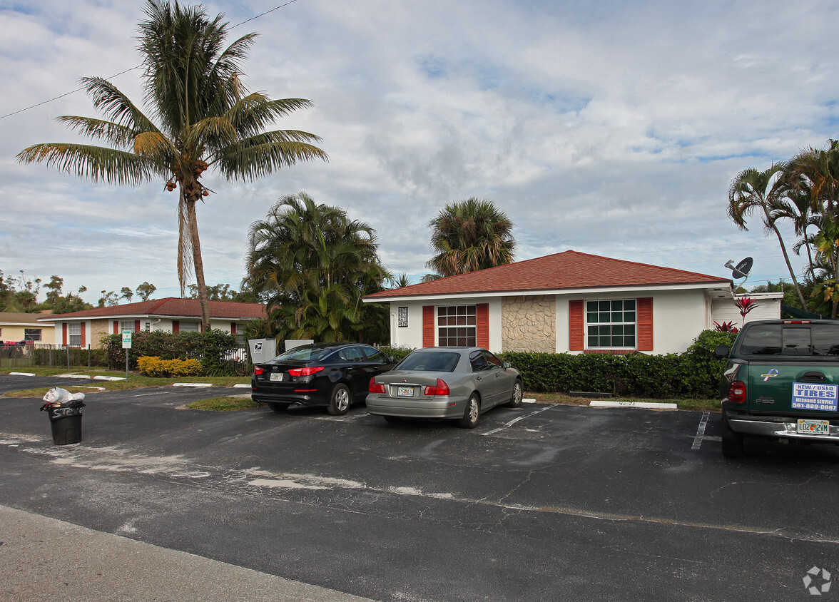 Foto del edificio - 4671-4681 Myrtle Ln
