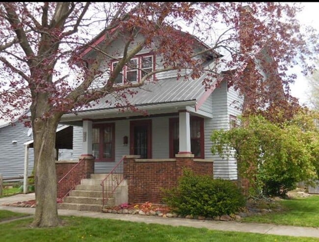 Building Photo - 120 W 10th St